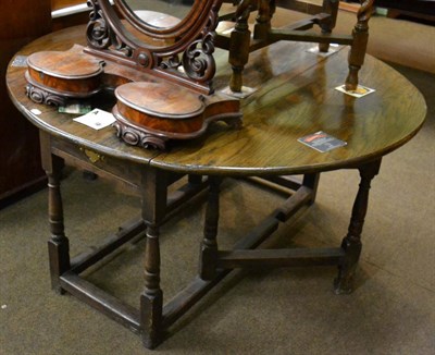 Lot 1209 - An oak gateleg table