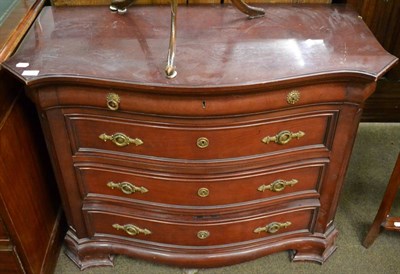 Lot 1215 - A reproduction serpentine fronted four height chest of drawers