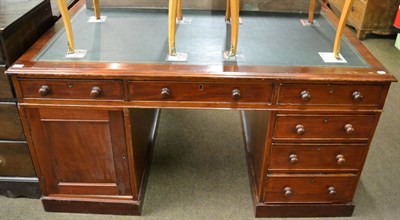 Lot 1217 - A partners desk