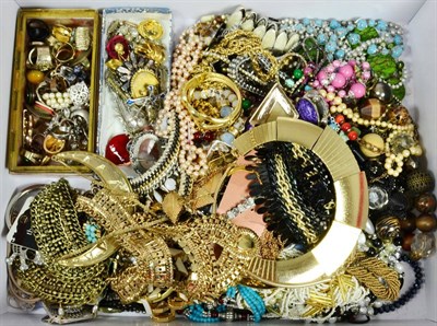 Lot 88 - A quantity of costume jewellery, including large gilt metal statement necklaces, beaded...