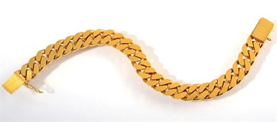 Lot 95 - A Cuban link bracelet, 19cm long