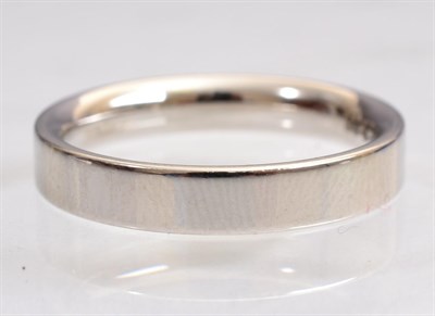 Lot 137 - A platinum band ring, finger size L