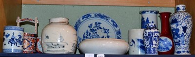 Lot 151 - A group of decorative Oriental ceramics including Japanese Imari bowl; crackle glazed bowl; Chinese