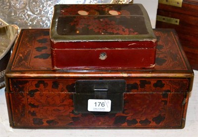 Lot 176 - A snuff bottle collectors box and another