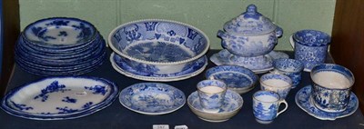 Lot 187 - Blue and white wares including a part flow blue service