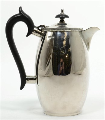 Lot 314 - A silver hot water jug, Sheffield 1927, 18cm high, 12.5ozt