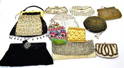 Lot 327 - Assorted early 20th century bead and decorative evening bags (12)