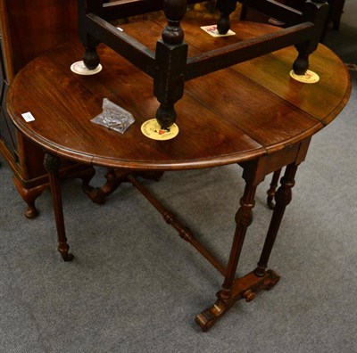 Lot 1381 - A Victorian walnut Sutherland table