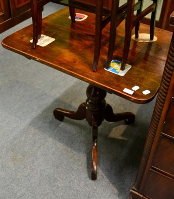 Lot 1397 - A Georgian mahogany tripod table