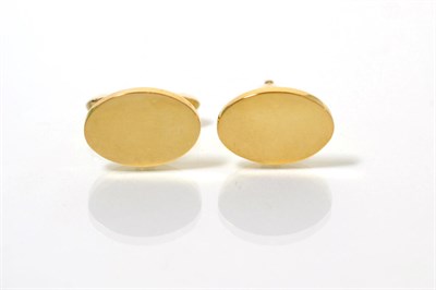 Lot 93 - A pair of 9 carat gold oval cufflinks, with swivel bars