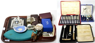 Lot 192 - A group of silver items to include; a Victorian christening set; vesta case; desk set; mesh...