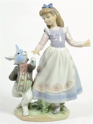 Lot 117 - Lladro figure Alice in Wonderland, no. 5740