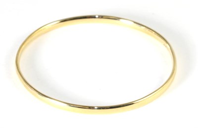 Lot 223 - A 9 carat gold bangle, measures 6.5cm in diameter