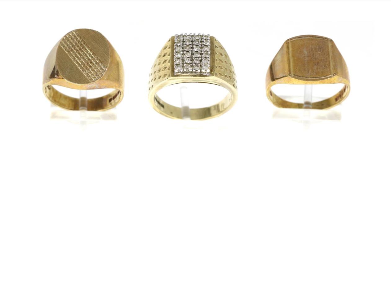 Lot 77 - A 9 carat gold diamond signet ring, a rectangular cluster of round brilliant cut diamonds, to a...