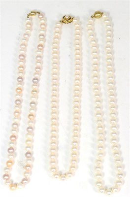 Lot 94 - A pink, grey and white cultured pearl necklace, uniform cultured pearls knotted to a 9 carat...