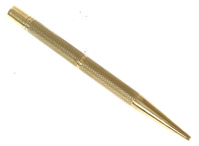 Lot 95 - A 9 carat gold pencil