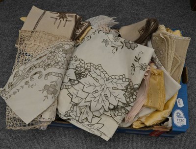 Lot 1130 - Assorted white linen and textiles, table linens etc (one box)