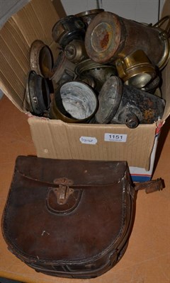 Lot 1151 - A box of various carbide lamps and a kine camera