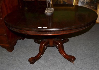 Lot 1364 - A Victorian rosewood circular breakfast table