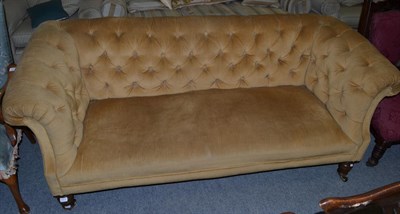 Lot 1378 - An Edwardian button back Chesterfield type sofa on turned and fluted supports