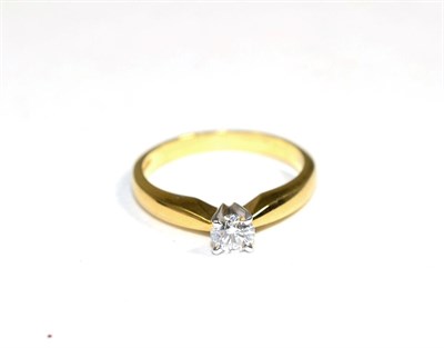 Lot 188 - An 18 carat gold solitaire diamond ring, a round brilliant cut diamond in a claw setting, to...