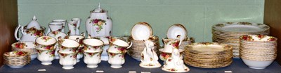 Lot 368 - Royal Albert Old Country Roses tea/dinner/ornamental wares (110 pieces approximately)