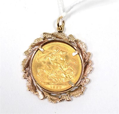 Lot 519 - An 1899 gold sovereign in a 9 carat gold acorn and oak leaf mount