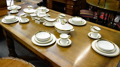 Lot 531 - A Royal Doulton dinner and tea service (Harlow) (qty)