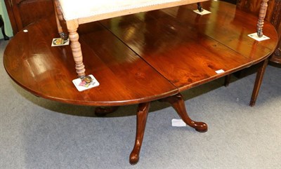 Lot 1315 - A Victorian mahogany breakfast table