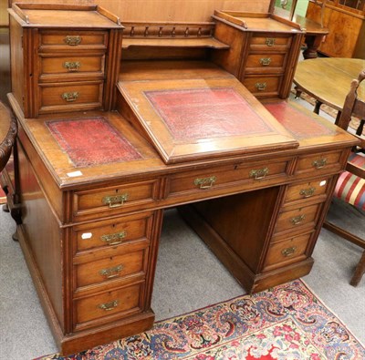 Lot 1343 - A pedestal desk