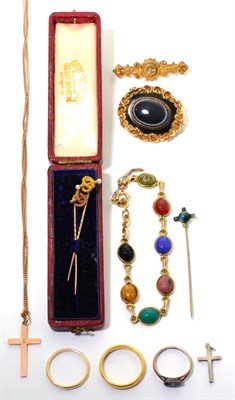 Lot 106 - A quantity of jewellery including a Victorian yellow metal mourning brooch set with a banded...