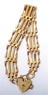 Lot 109 - A 9 carat gold gate link bracelet, with a padlock clasp, length 19cm