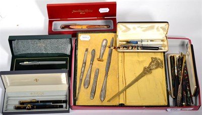 Lot 204 - A collection of pens including Parker, Cross and others