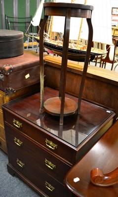 Lot 1096 - A mahogany three height chest of drawers and a plant stand