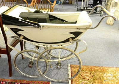 Lot 1111 - An early 20th century Royale perambulator