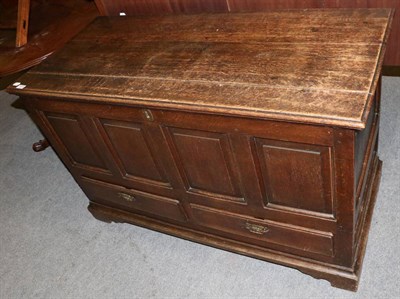 Lot 1226 - An oak mule chest