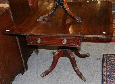 Lot 1246 - An early 19th century mahogany drop leaf table