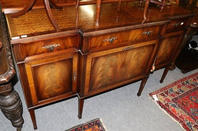 Lot 1352 - A reproduction break front mahogany sideboard