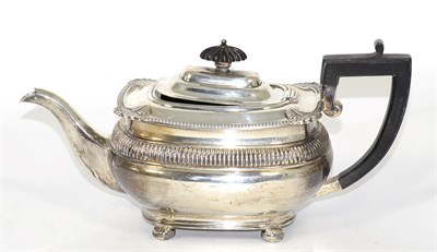 Lot 273 - A George III style silver teapot, Pearce & Sons, Sheffield 1918, 29.5cm long, 23.9ozt
