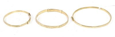 Lot 209 - A 9 carat gold hinge opening bangle, with engraved star motif, measures 6cm by 5.5cm and two 9...