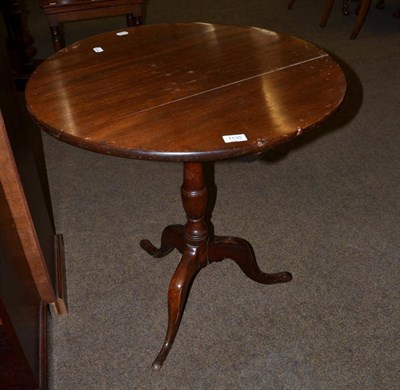 Lot 1135 - A Georgian mahogany tripod table