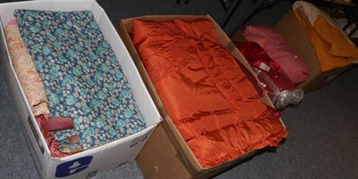 Lot 1336 - Assorted bedding including a cream floral single eiderdown, pink floral and spotty reversible...