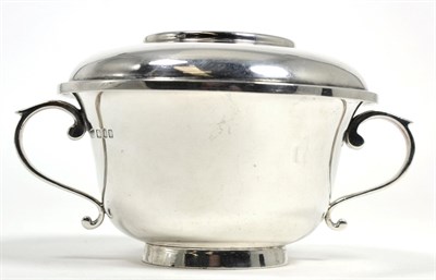 Lot 116 - A silver porringer and cover by Searle & Co Ltd, London 1928