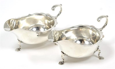 Lot 351 - A pair of silver sauce boats, Sheffield 1924