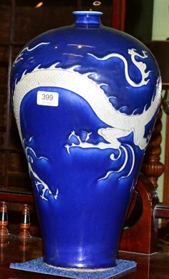 Lot 399 - A Chinese porcelain vase decorated with dragons on a blue ground