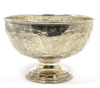 Lot 47 - ~ An Arts & Crafts silver footed bowl, by William Devenport, Birmingham 1905, 20cm diameter,...