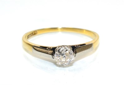 Lot 99 - An old cut solitaire diamond ring, in a claw setting, to ridged shoulders, estimated diamond weight