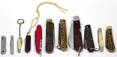 Lot 125 - A group of various pocket knives