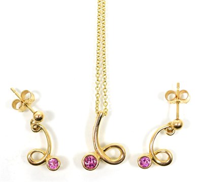 Lot 199 - A 9 carat gold pink tourmaline pendant on chain and earring suite, a round cut pink tourmaline in a