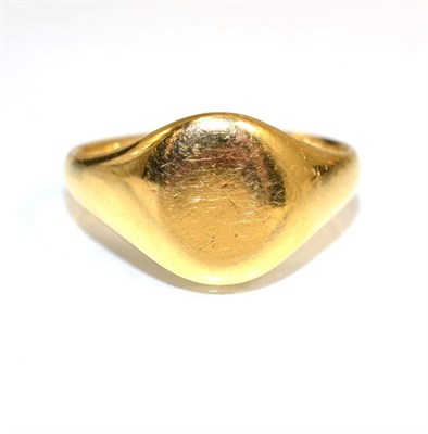 Lot 367 - 18 carat gold signet ring, with a plain oval top, finger size O1/2